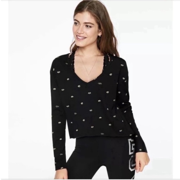PINK Victoria's Secret Tops - PINK Victoria's Secret Girlfriend t-shirt black cropped lips print v neck